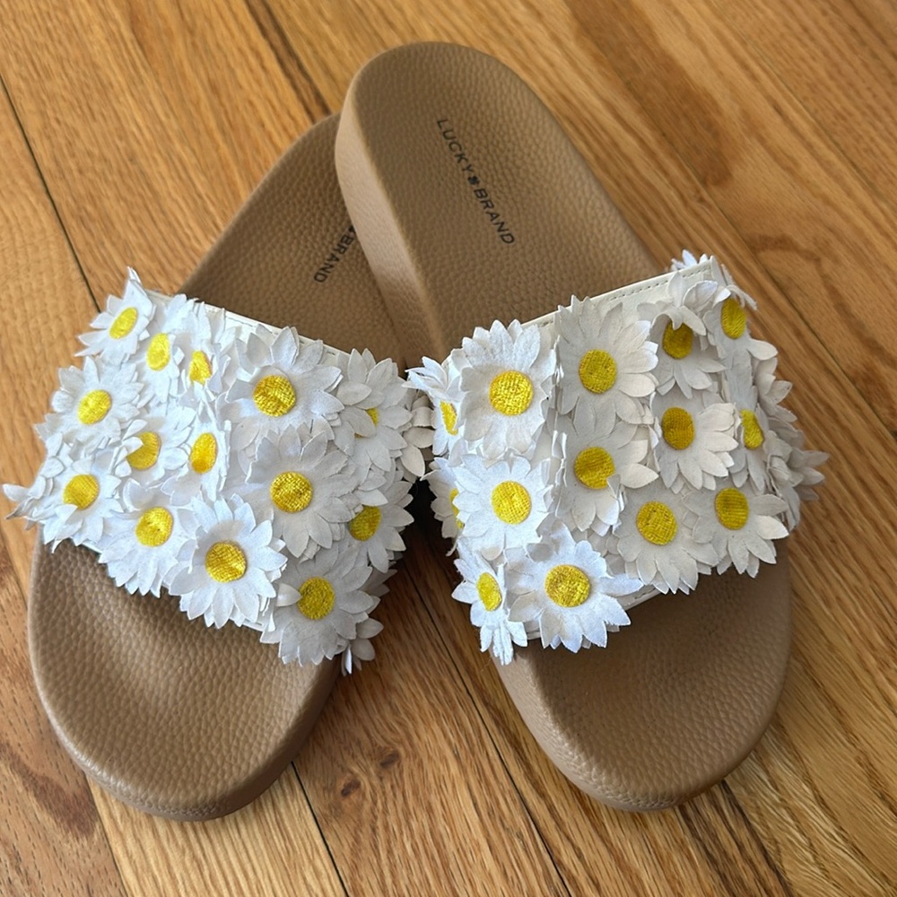 Lucky Brand Daisy Slides
